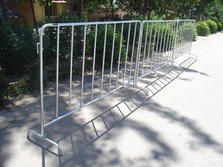 hot dipped galvanised temporary fence with clamps & concrete block & stay